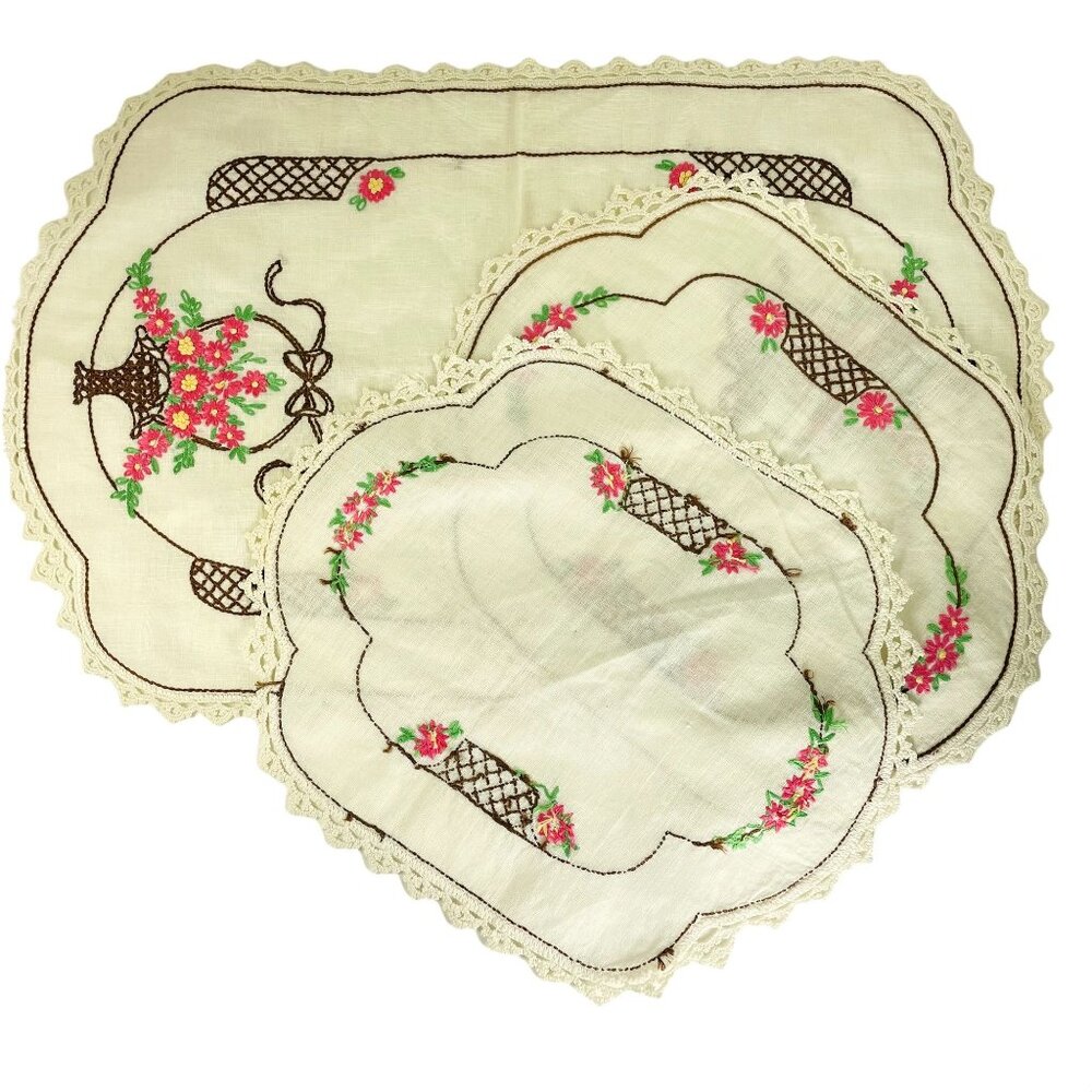 3 Piece Vintage Needlepoint Table Linen Set Foral Basket Lace Edge Handmade u